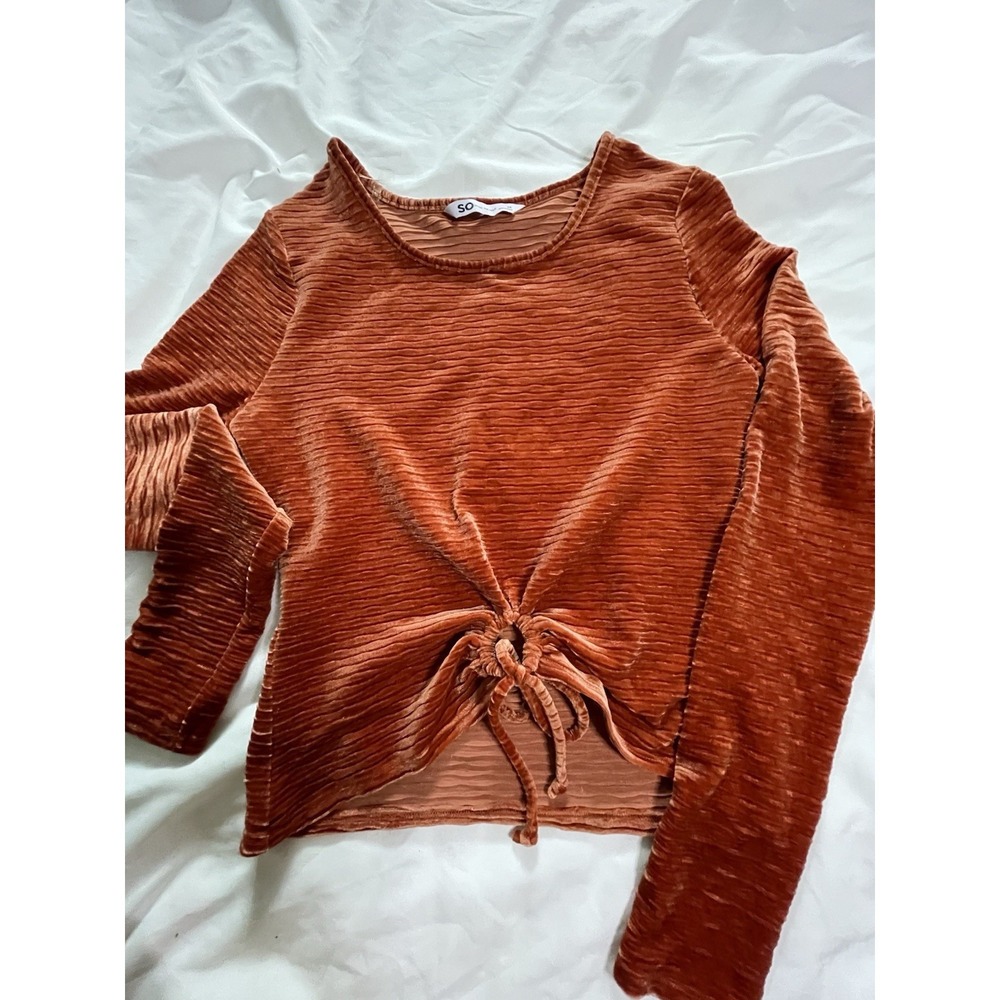 Juniors' Medium SO® Textured Cropped Keyhole Top Harvest Moon Tie Front M